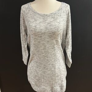 Maurices Light Gray Long Sleeve Tee